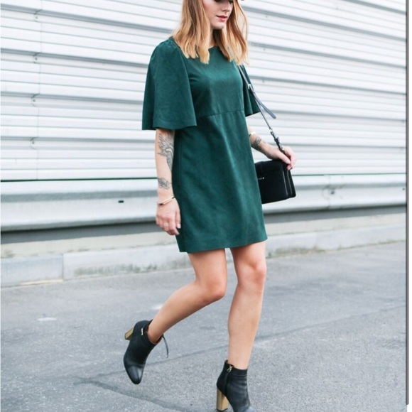 Zara faux suede dress in emerald green, women’s small. Mini dress, cape sleeves - Picture 8 of 9